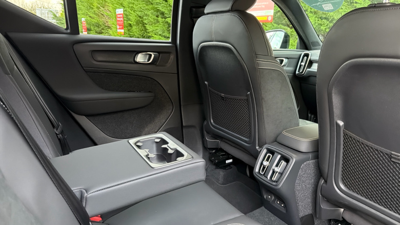 Volvo Xc40 2.0 B4P Plus Dark 5dr AWD Auto Petrol Estate